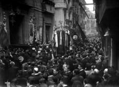 AUTOR DESCONOCIDO. Procesión cívica de la Senyera en los años 1930 en la calle de la Sangre. 1930. ES.462508.ADPV/Colección Corbín, imagen nº 10188