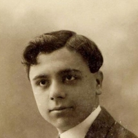 Anverso y reverso de tarjeta postal dedicada por José (Pepe, para los amigos) Iturbi a sus alumnas Matilde y Enriqueta Ponce Villagrasa, en vísperas de su salida hacia Paris. (Fondo documental de Juan Ponce Parres.)