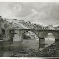 AUTOR DESCONOCIDO. Vista general del puente de San Martín de Toledo. Toledo. 1916. ES.462508.ADPV/Colección Cháfer, imagen nº 02435