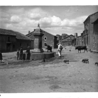 AUTOR DESCONOCIDO. Vista general de una plaza de Las Navas del Marqués. Las Navas del Marqués. 1916. ES.462508.ADPV/Colección Cháfer, imagen nº 02546