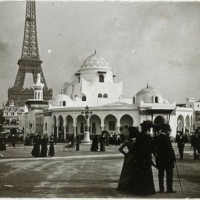 AUTOR DESCONOCIDO. Vista general del pabellón de Argelia y la Torre Eiffel en la Exposición Universal de París de 1900. Paris. 1900. ES.462508.ADPV/Colección Gamón, imagen nº 06803