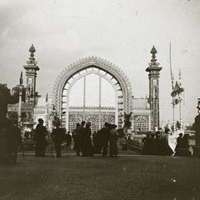 AUTOR DESCONOCIDO. Puerta de acceso al palacio de la Horticultura en la Exposición Universal de París de 1900. 1900. ES.462508.ADPV/Colección Gamón, imagen nº 06811